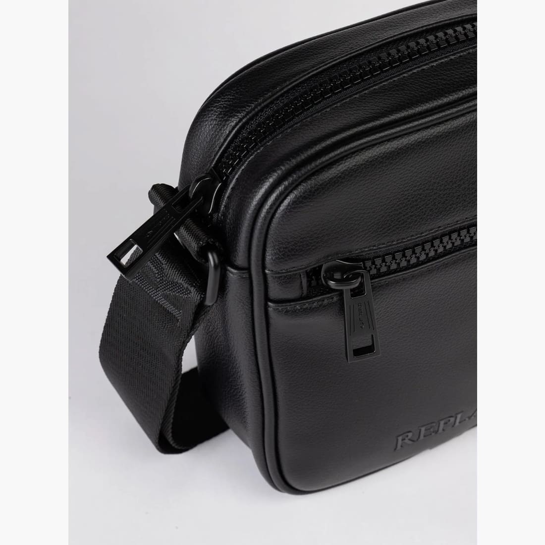 554-852 Replay Bag - Image 1
